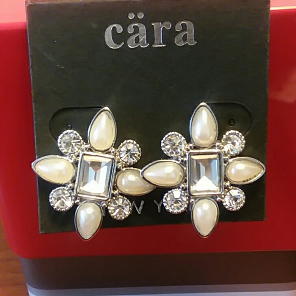 Cära New York Crystal Earrings - Picture 2 of 7